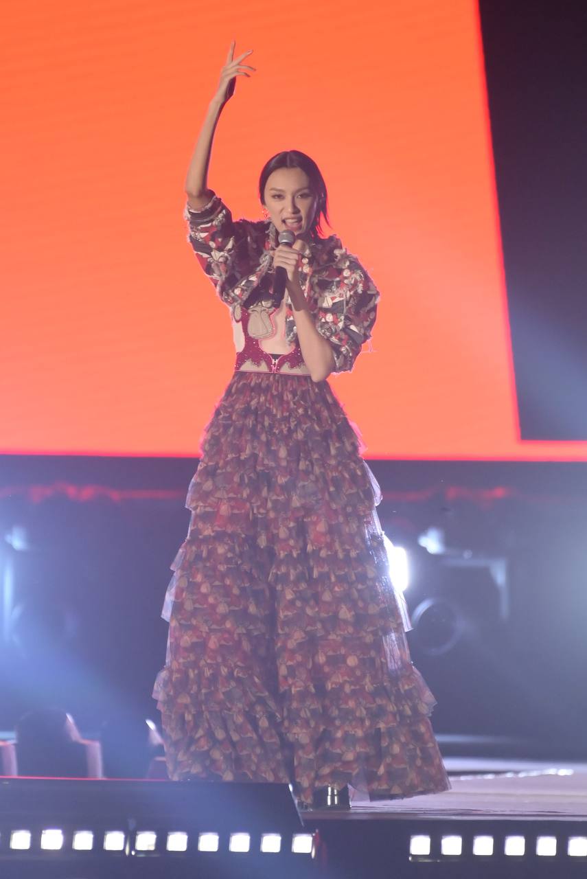 王丹妮獻唱Lady gaga的《Born This Way》。